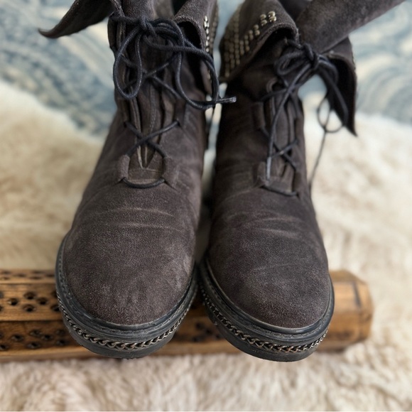 Stuart Weitzman Yadastud Chain-Link Fold Down Studded Ankle Grey Suede Size 7 - Picture 11 of 17